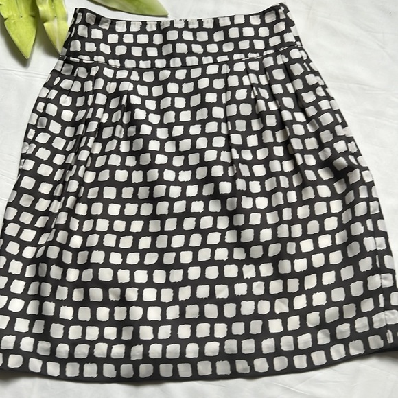 ⭐️Banana Republic Silk Skirt⭐️ - Picture 2 of 6